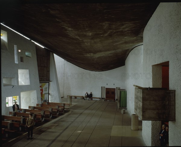 CORBUSIER LE 1887/1965
INTERIOR DESDE LA CABECERA
RONCHAMP, CAPILLA PEREGRINOS
FRANCIA

This image is not downloadable. Contact us for the high res.