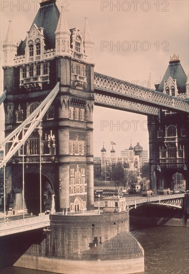 TOWER BRIDGE (1894) CON DOS TORRES NEOGOTICAS
LONDRES, EXTERIOR
INGLATERRA