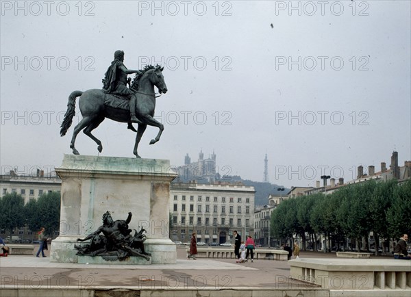 Statue équestre de Louis XIV, place Bellecour à Lyon