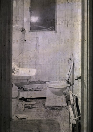 LOPEZ ANTONIO 1936/
EL CUARTO DE BAÑO-DET LAVABO Y WATER