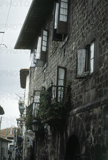 BARRIO MEDIEVAL-FACHADA DE CASONA DE DIEGO CACHO RADA DE LA SIERRA. S XVIII
LAREDO, EXTERIOR
CANTABRIA