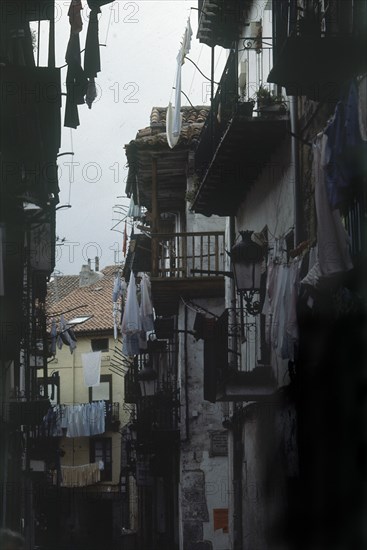 PARTE VIEJA-CALLE CON ROPA TENDIDA EN LOS BALCONES
LAREDO, EXTERIOR
CANTABRIA