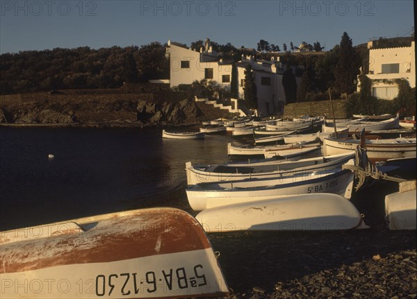 BARCAS EN LA PLAYA Y AL FONDO LA CASA DONDE VIVIO DALI
PORT LLIGAT, EXTERIOR
GERONA