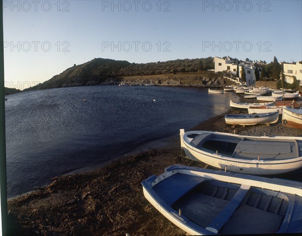 BARCAS EN LA PLAYA Y CASA DONDE VIVIO DALI
PORT LLIGAT, EXTERIOR
GERONA

This image is not downloadable. Contact us for the high res.