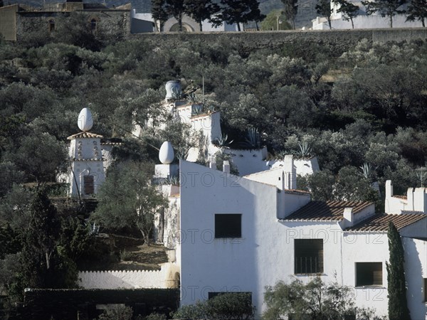 CASA DONDE VIVIO DALI-DETALLE DE TEJADOS Y CHIMENEAS
PORT LLIGAT, EXTERIOR
GERONA