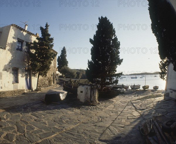 CASA DALI-PATIO Y AL FONDO LA BAHIA
PORT LLIGAT, EXTERIOR
GERONA