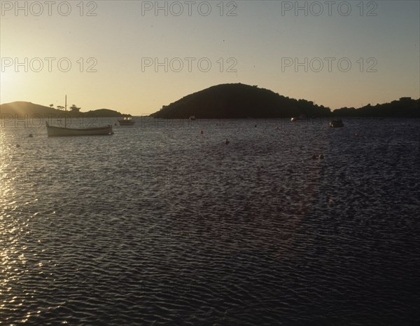 BAHIA AL AMANECER DESDE LA CASA DONDE VIVIO DALI
PORT LLIGAT, EXTERIOR
GERONA