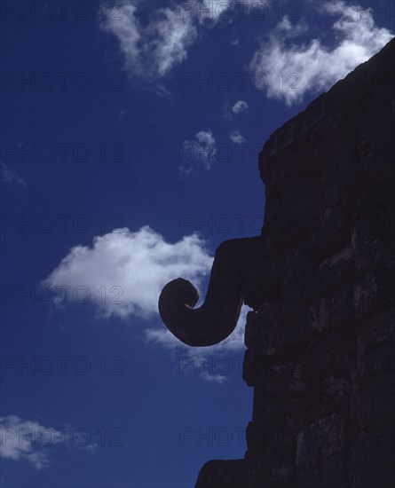 DET COLAS DE SERPIENTE-TOLTECA
CHICHEN ITZA, TEMPLO DE LOS GUERREROS
MEXICO