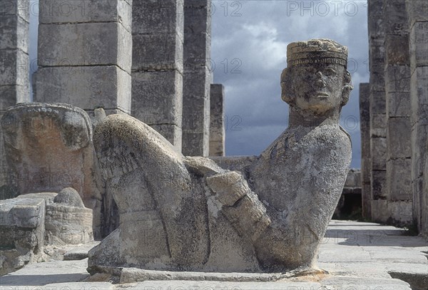 ADORATORIO-ESCULTURA DE CHAC-MOOL
CHICHEN ITZA, TEMPLO DE LOS GUERREROS
MEXICO