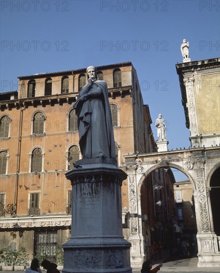 ZANNONI HUGO
PLAZA DE LOS SEÑORES-MONUMENTO A DANTE ALIGHIERI
VERONA, EXTERIOR
ITALIA