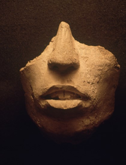 MASCARA DE BARRO
VILLAHERMOS, MUSEO DE LA VENTA
MEXICO