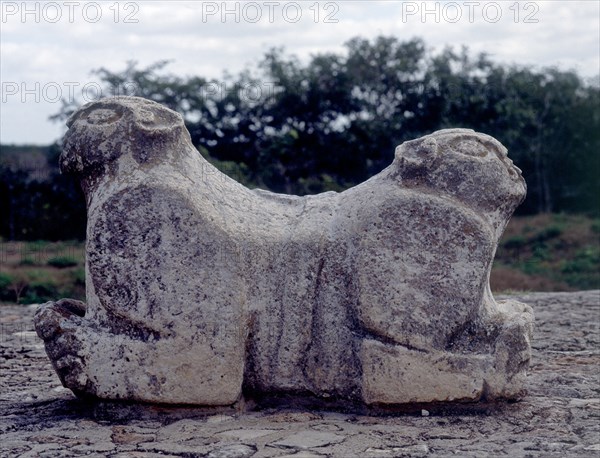 JAGUAR DE DOS CABEZAS FRENTE PALACIO GOBERNARDOR-MAYA
Uxmal, Mexique