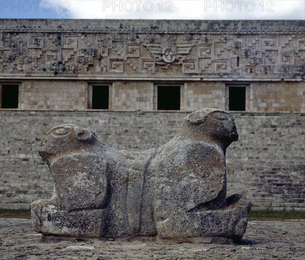 JAGUAR DE DOS CABEZAS FRENTE PALACIO GOBERNARDOR-MAYA
Uxmal, Mexique