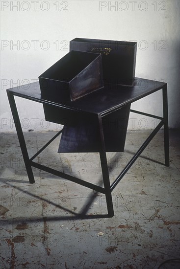 BADIOLA TXOMIN 1957-
COUP DE DÉS 2-120X75X110 CM-ACERO 1987