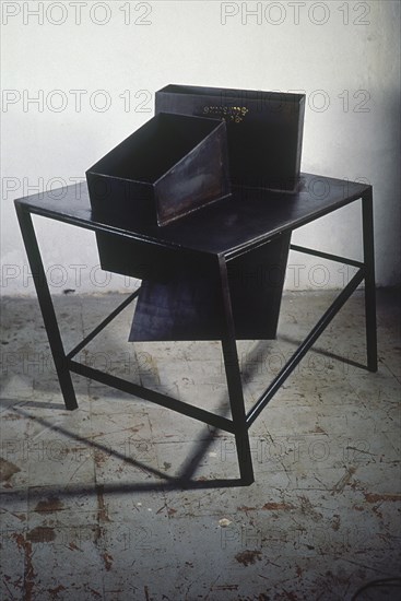 BADIOLA TXOMIN 1957-
COUP DE DÉS 2-120X75X110 CM-ACERO 1987