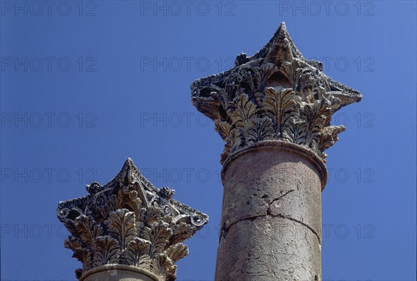 RUINAS ROMANAS-CAPITELES CON MOTIVOS VEGETALES-S II D JC
GERASA, EXTERIOR
JORDANIA