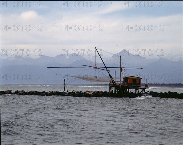 SISTEMA DE PESCA DE RED CON GRUA EN RIO ARNO
PISA, EXTERIOR
ITALIA

This image is not downloadable. Contact us for the high res.