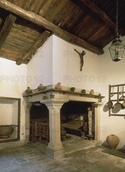 COCINA-CHIMENEA U HOGAR PARA CALENTARSE Y GUISAR CON UTENSIL
LUGO, CONVENTO DE SAN FRANCISCO
LUGO
This image is not downloadable. Contact us for the high res.