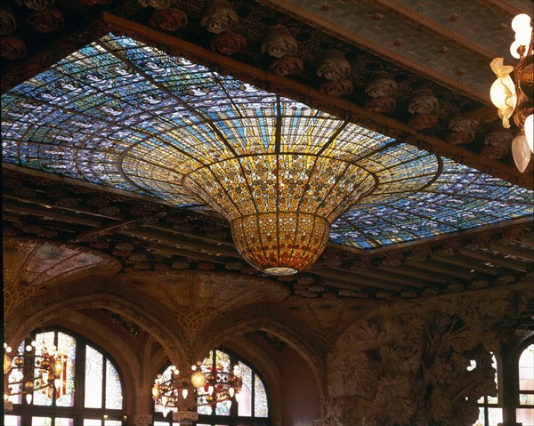 DOMENECH Y MONTANER LLUIS
CLARABOYA DEL TECHO DECORADA CON VIDRIERA DE COLORES- VIDRIERA MODERNISTA
BARCELONA, PALACIO DE LA MUSICA
BARCELONA