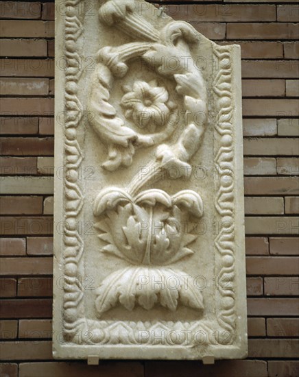 FRISO DECORADO CON MOTIVOS VEGETALES Y ROLEOS-
MERIDA, MUSEO DE ARTE ROMANO
BADAJOZ