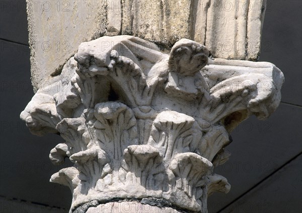 CAPITEL CORINTIO EMERITENSE CON MOTIVOS VEGETALES -
MERIDA, MUSEO DE ARTE ROMANO
BADAJOZ