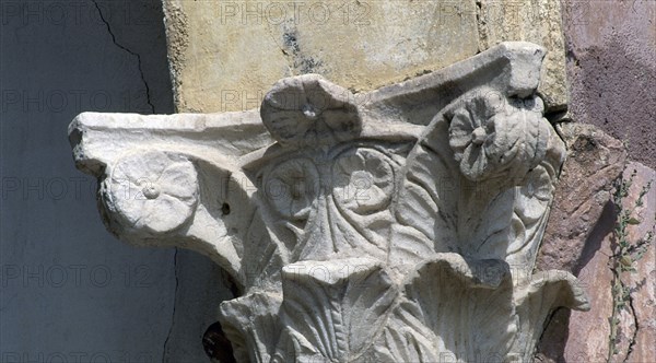 CAPITEL CORINTIO EMERITENSE CON MOTIVOS VEGETALES -
MERIDA, MUSEO DE ARTE ROMANO
BADAJOZ