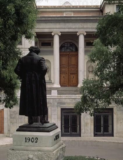 Villanueva (de), Extérieur - Façade Goya - Monument de Goya par Benlliure