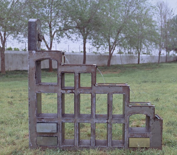 PEREZ VILLALTA GUILLERMO 1948-
GENERAL-LIFE-1990-DIFERENTES METALES-160X163X29 CM-
MADRID, GALERIA SOLEDAD LORENZO
MADRID