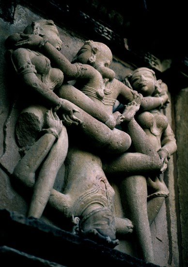 DET RELIEVE EROTICO(MAITHUNA)EN EL EXTERIOR DE TEMPLO
KHAJURAHO, EXTERIOR
INDIA
This image is not downloadable. Contact us for the high res.