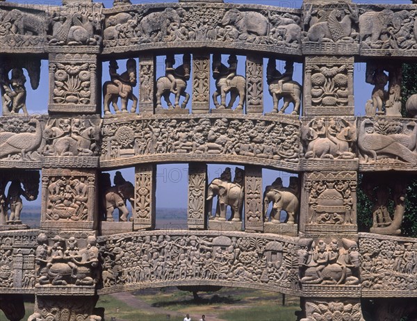 STUPA Nº1-DET TORANA NORTE(PUERTA)CON REPRESENTAC SIMBOLICAS
SANCHI, STUPA 1
INDIA
