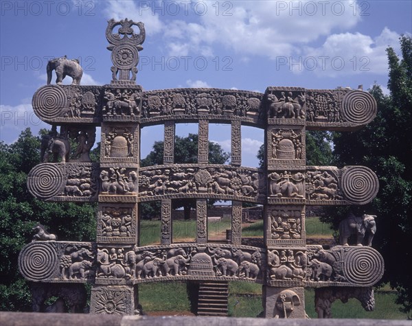 STUPA Nº1-DET TORANA(PUERTA)E-RELIEVES-S I AC-ARTE HINDU
SANCHI, STUPA 1
INDIA

This image is not downloadable. Contact us for the high res.