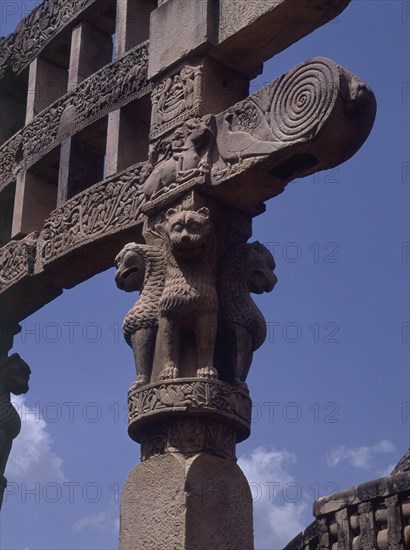 STUPA Nº1-DET TORANA(PUERTA)S-RELIEVES Y CAPITEL CON LEONES-
SANCHI, STUPA 1
INDIA