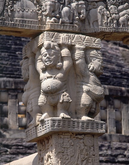 STUPA Nº1-DET TORANA(PUERTA)O-CAPITEL CON GENIOS(YAKSA)
SANCHI, STUPA 1
INDIA