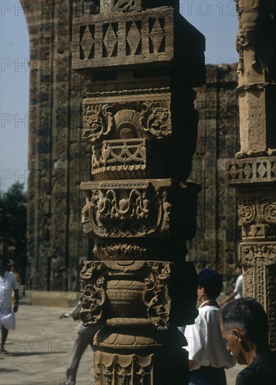 DET MURO DE LA MEZQUITA-DECORACION VEGETAL LABRADA-HINDU
DELHI, MEZQ QUWWAT-AL-ISLAM
INDIA