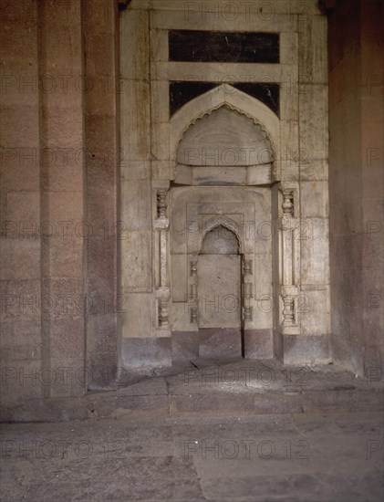 INTERIOR MAUSOLEO GHIYAS-UD-DIN TUGHLUQ-NICHO
DELHI, FORTALEZ TUGHLAQABAD
INDIA