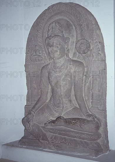 RELIEVE EN PIEDRA DE DIVINIDAD CON AUREOLA-MAITREYA-
SARNATH, MUSEO
INDIA

This image is not downloadable. Contact us for the high res.