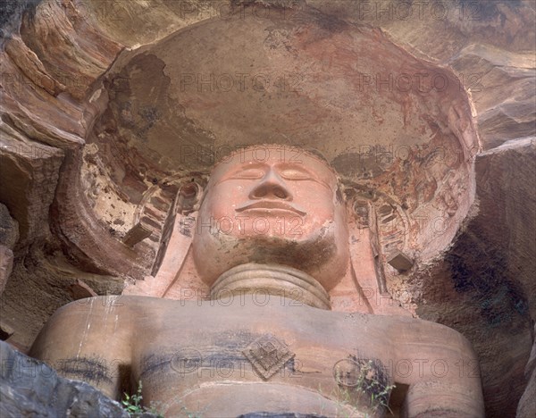 DET SUP DE ESCULTURA GIGANTE TALLADA EN LA PIEDRA
GWALIOR, SANTUARIO RUPESTRE
INDIA