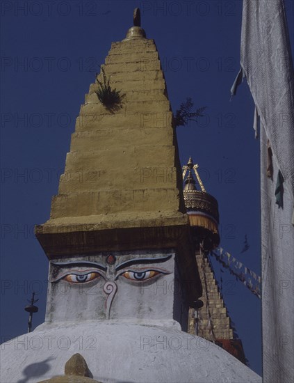 PEQUEÑA STUPA EN EL LADO ORIENTAL DE LA DE BODNATH-MAS SOBRI
KATMANDU, STUPA DE BODHNATH
NEPAL