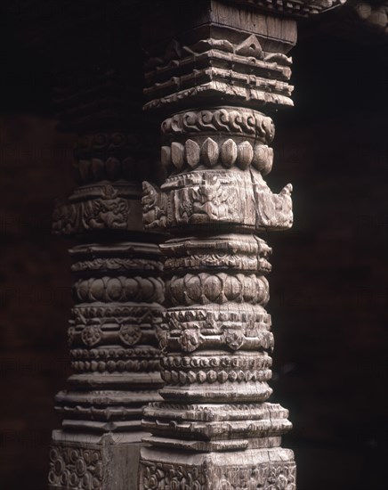 PATIO-COLUMNAS PAREADAS EN MADERA-ARTE INDOMUSULMAN-S XVI
KATMANDU, PALACI HANUMAN DHOKA
NEPAL
This image is not downloadable. Contact us for the high res.