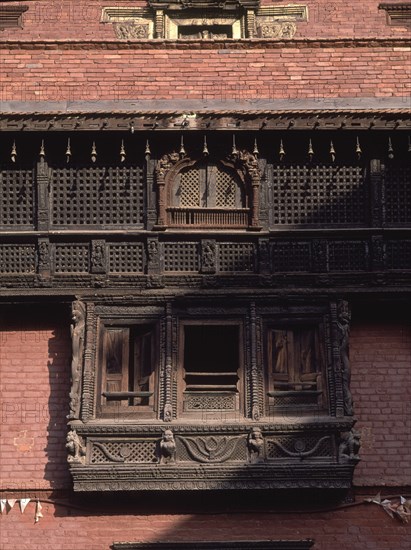 EXTERIOR-DET BALCONES CON ARTESONADO Y GALERIAS-LADRILLO
PATAN, TEMPLO DEGU TALLE
NEPAL