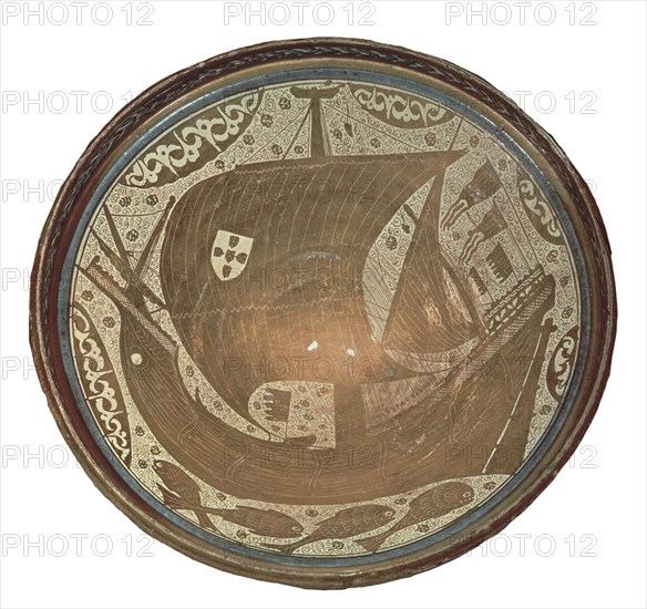 I-ATAIFOR DE NAVE PORTUGUESA CON PECES Y ESPIRALES-S XIV-NAZARI
LONDRES, MUSEO VICTORIA ALBERTO
INGLATERRA