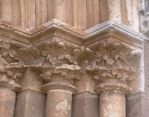 EXTERIOR-DET CAPITELES DECORADOS CON MOTIVOS VEGETALES
BUGEDO, MONASTERIO SANTA MARIA
BURGOS