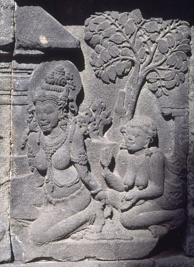 TEMPLO-DET PANEL CON ALTORELIEVES DE DAMA CON SU SIRVIENTA
JAVA, TEMPLOS DE PRAMBANAN
INDONESIA
This image is not downloadable. Contact us for the high res.