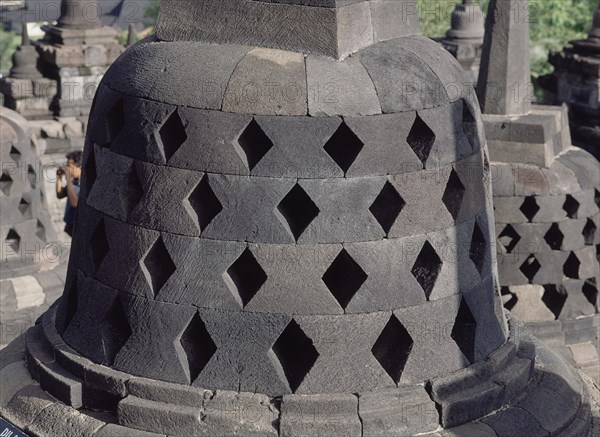 DET STUPA CAMPANIFORME SOBRE TERRAZA CIRCULAR"DABOGA"-(HAY 73)
JAVA, YOGYAKARTA-BOROBUDUR
INDONESIA

This image is not downloadable. Contact us for the high res.