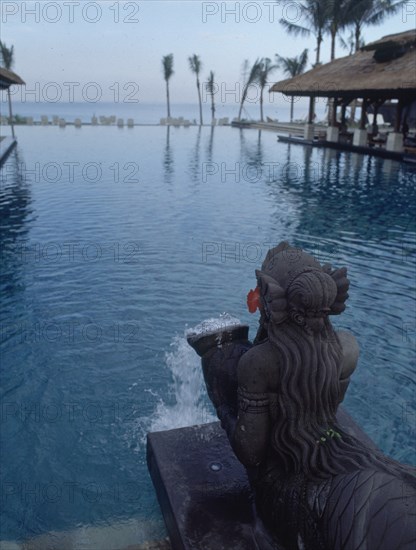 EXTERIOR-ESCULTURAS DE SIRENAS A LA ORILLA DE LA PISCINA
BALI, HOTEL INTERCONTINENT
INDONESIA