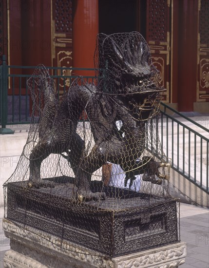 PATIO-DRAGON ALADO-ESCULTURA EN BRONCE-DINASTIA QUING
PEKIN, PALACIO VERANO
CHINA