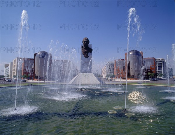 ESTERAS E/ESTEBAN L
PARQUE DE LAS NACIONES:FUENTES Y MONUMENTO A DON JUAN III
MADRID, IFEMA-PARQUE JUAN CARLOS I
MADRID