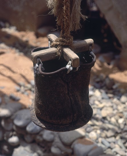 PABELLON ARABIA SAUDI-CUBO DE CUERO UTILIZADO PARA SACAR AGUA DE LOS POZOS
SEVILLA, EXPO-92
SEVILLA
This image is not downloadable. Contact us for the high res.