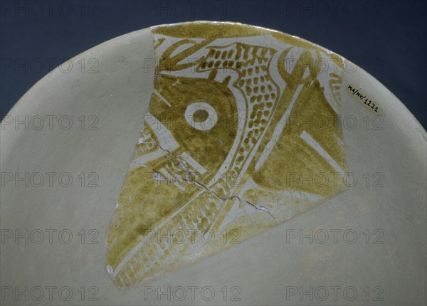 FRAGMENTO DE LOZA DORADA ABBSI ENCONTRADO EN MEDINA AZAHARA-S X
CORDOBA, MUSEO ARQUEOLOGICO
CORDOBA