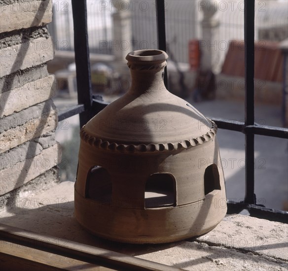 BEBEDERO DE PALOMAS - BARRO COCIDO SIN VIDRIAR - ARTE POPULAR
UBEDA, COLECCION PARTICULAR
JAEN

This image is not downloadable. Contact us for the high res.